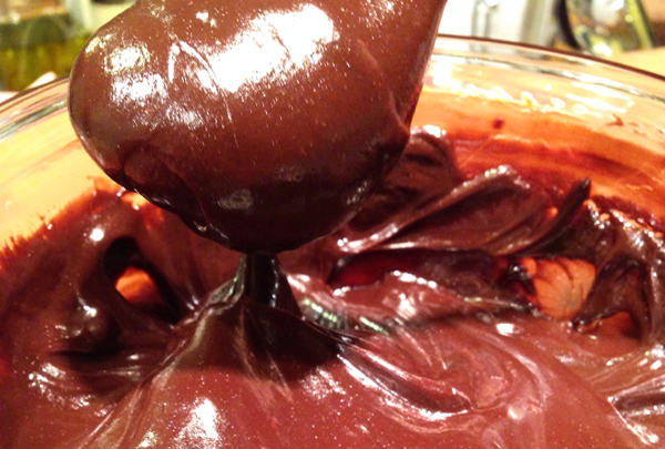 Bolo com cobertura de chocolate foto Cuecas na Cozinha home Cópia - Cobertura deliciosa de Chocolate